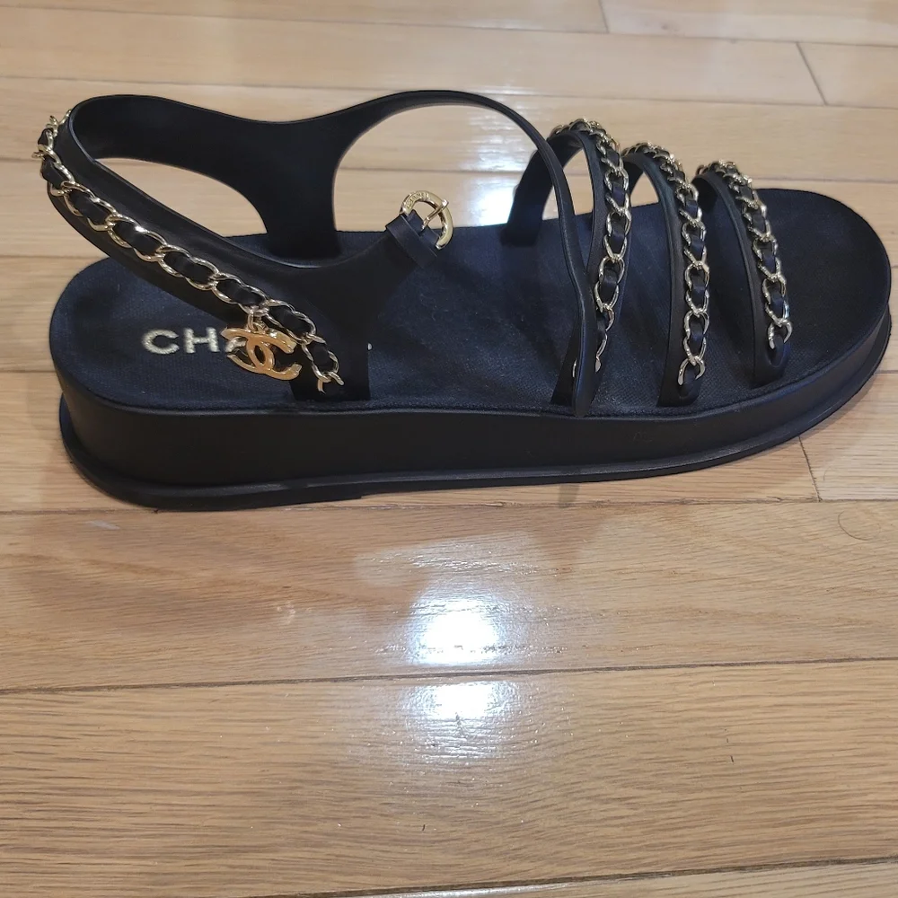 Chanel Veau Black sandals with Gold hardware size 40 - Picture 3 of 9